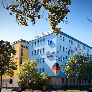  Hostal Haus International